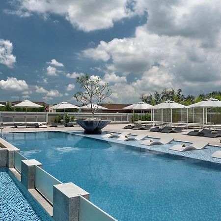Clark Marriott Hotel Mabalacat Exterior photo