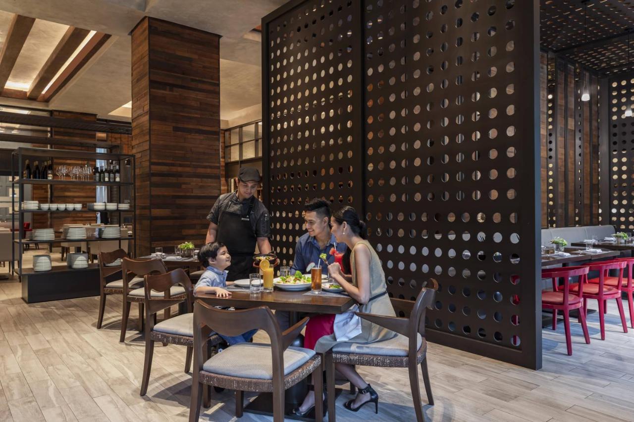 Clark Marriott Hotel Mabalacat Exterior photo
